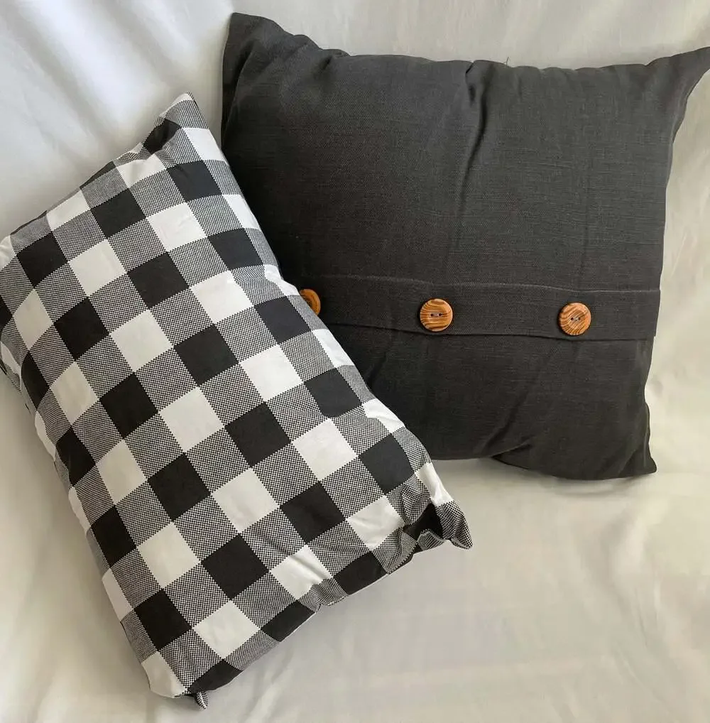 2 Decorative Accent Pillows In New Condition Gray White